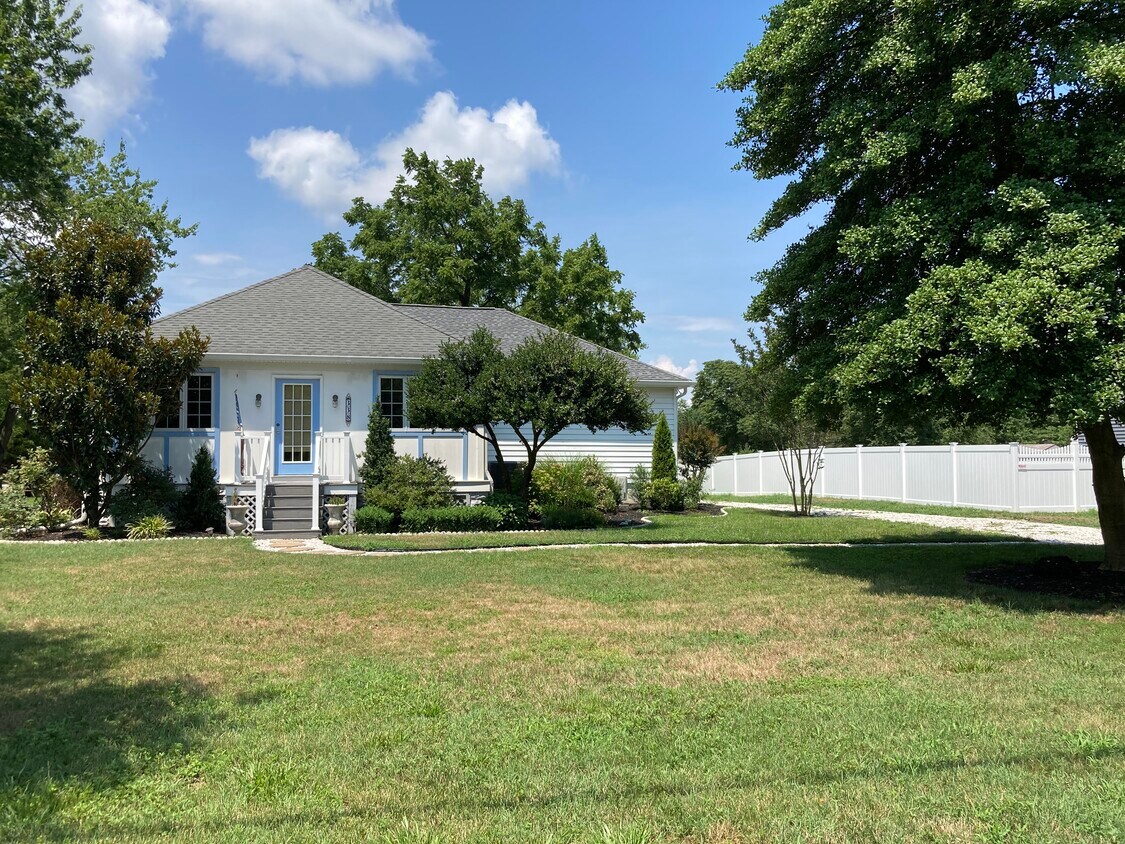 Primary Photo - 338 River Rd