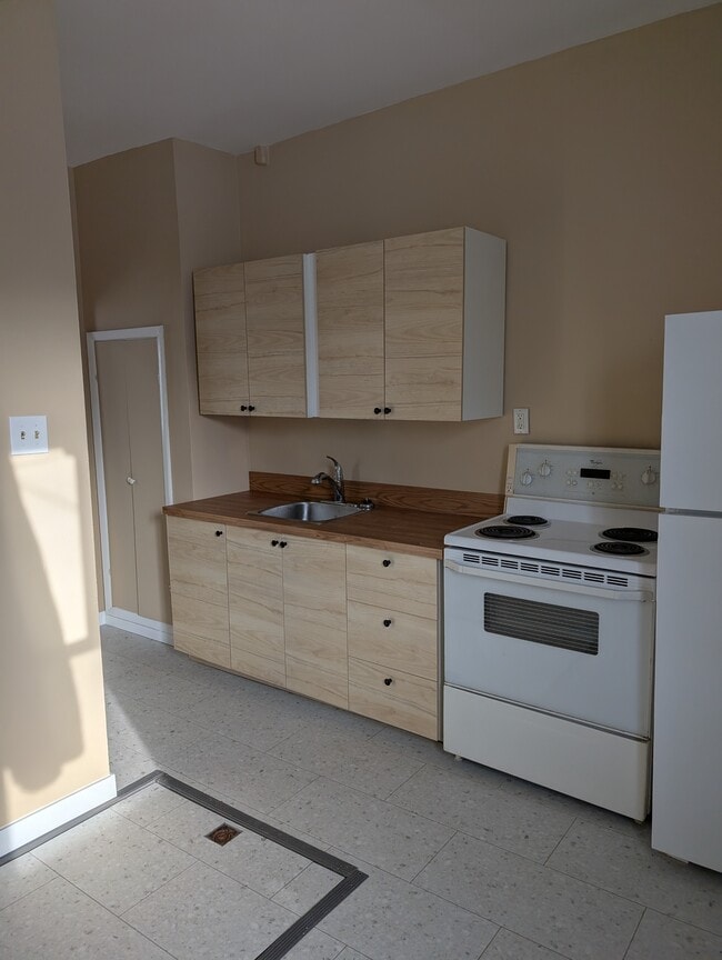 Building Photo - 680 Aberdeen Ave