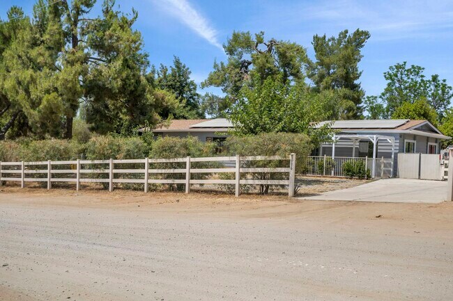 Building Photo - 30830 Triple Crown Rd