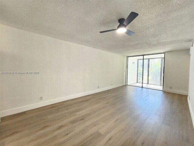 Building Photo - 210 Lake Pointe Dr