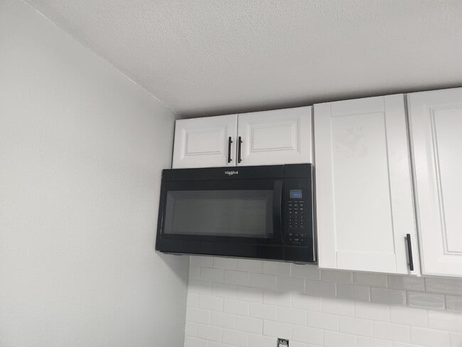 Foto del edificio - NEWLY RENOVATED 2BD/1BA – CALL TODAY NORTH...