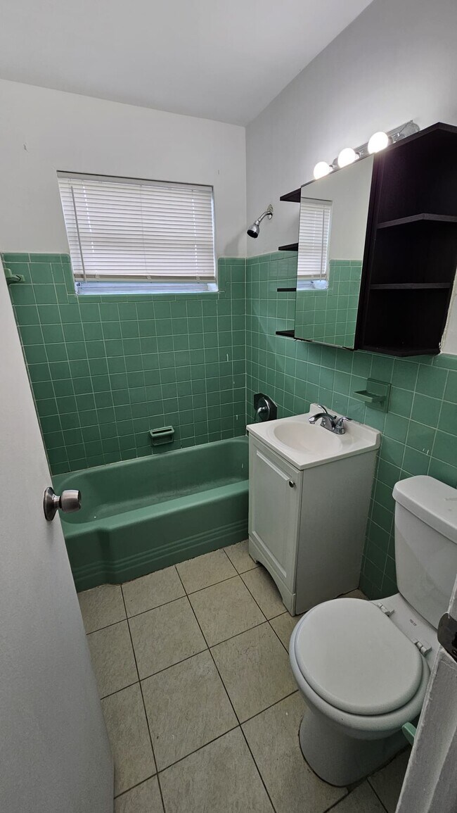 Foto del edificio - 6241 Dawson St
