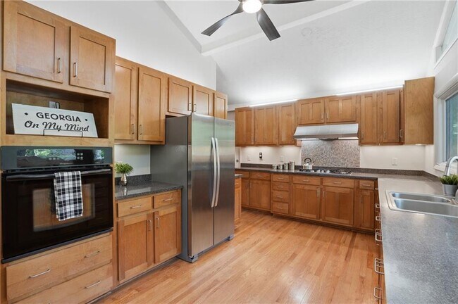 Foto del edificio - 2209 Cherring Ln