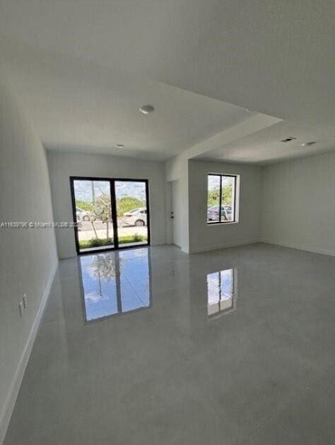 Foto del edificio - Homestead 3 Story