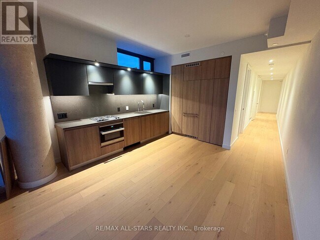 Photo du bâtiment - 81 Wellesley St E