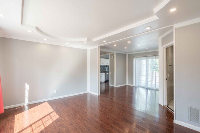 Foto del edificio - 3 BED 1 BATH! Schedule a tour today!