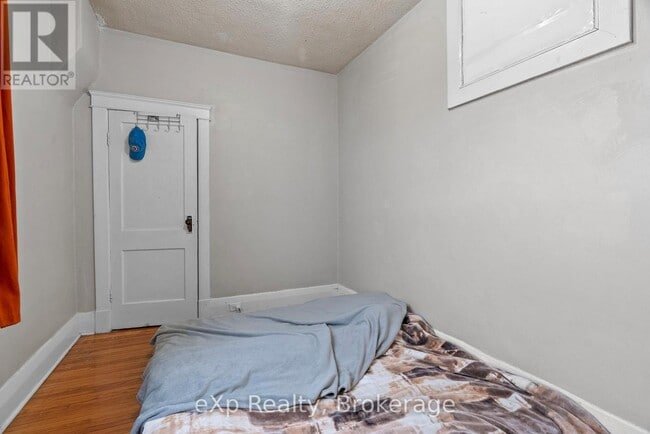 Building Photo - 109 Downie St