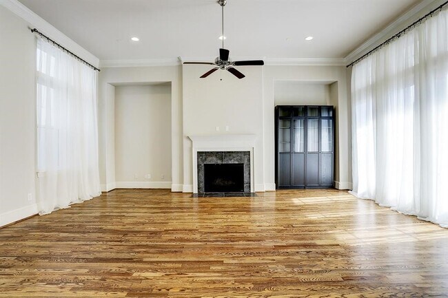 Foto del edificio - 5108 Larkin St
