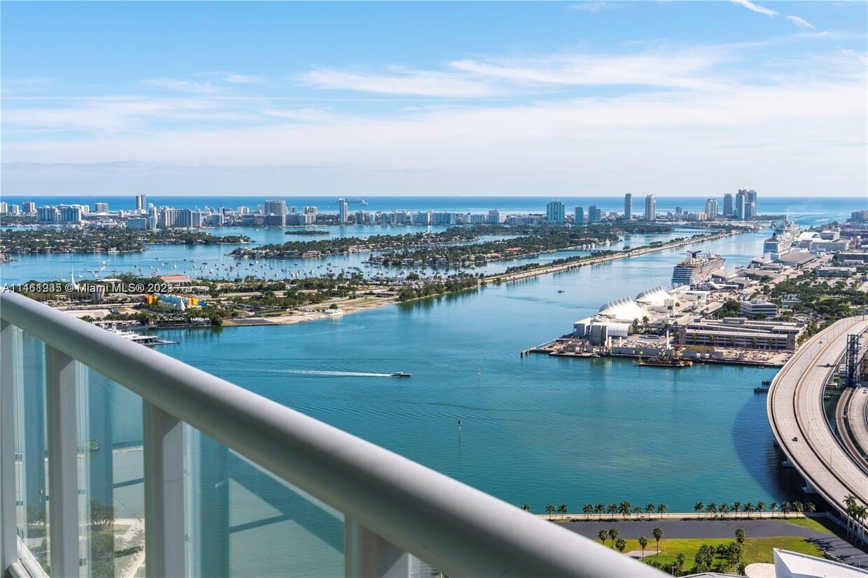 Primary Photo - 888 Biscayne Blvd
