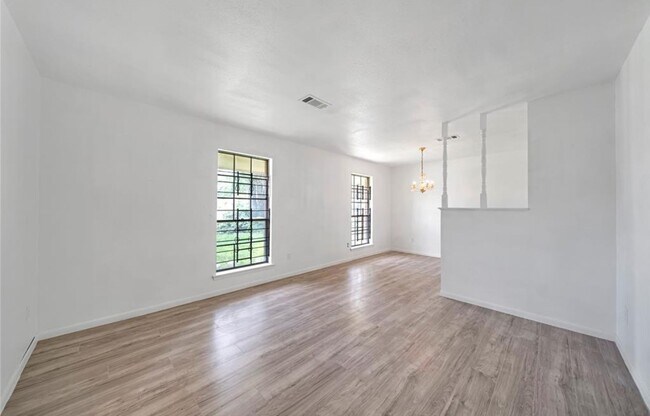 Foto del edificio - 8447 Sterlingshire St