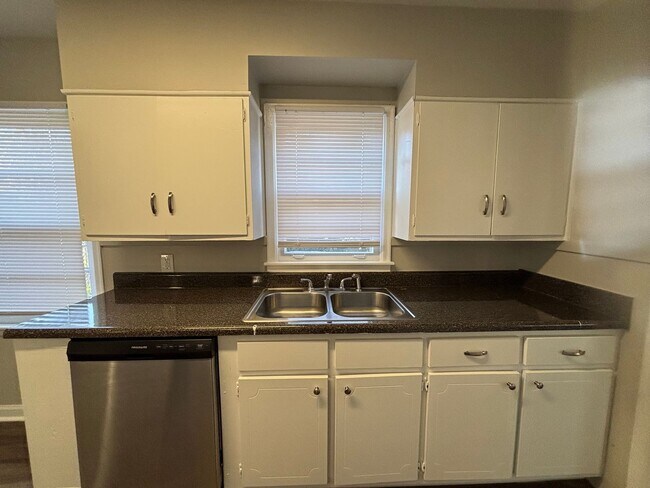 Foto del edificio - 4699 Given Ave