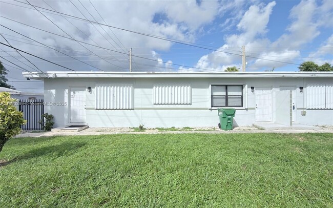 Foto del edificio - 1010 Opa-locka Blvd