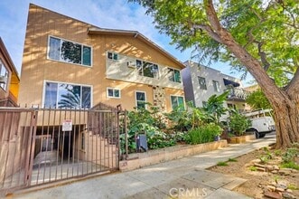 Building Photo - 930 N Stanley Ave