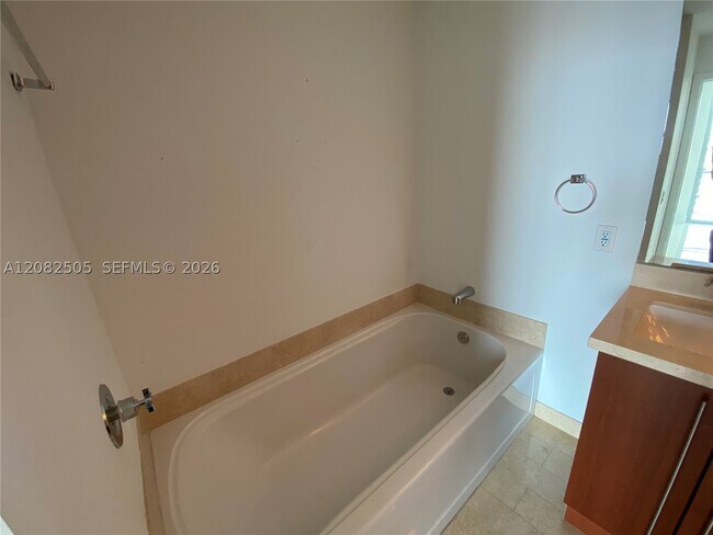 Foto del edificio - 79 SW 12th St