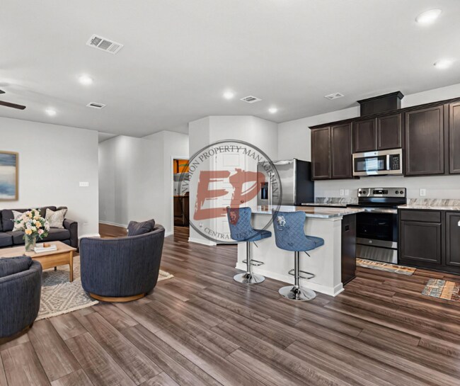 Foto del edificio - 824 N Fork Ranch Rd