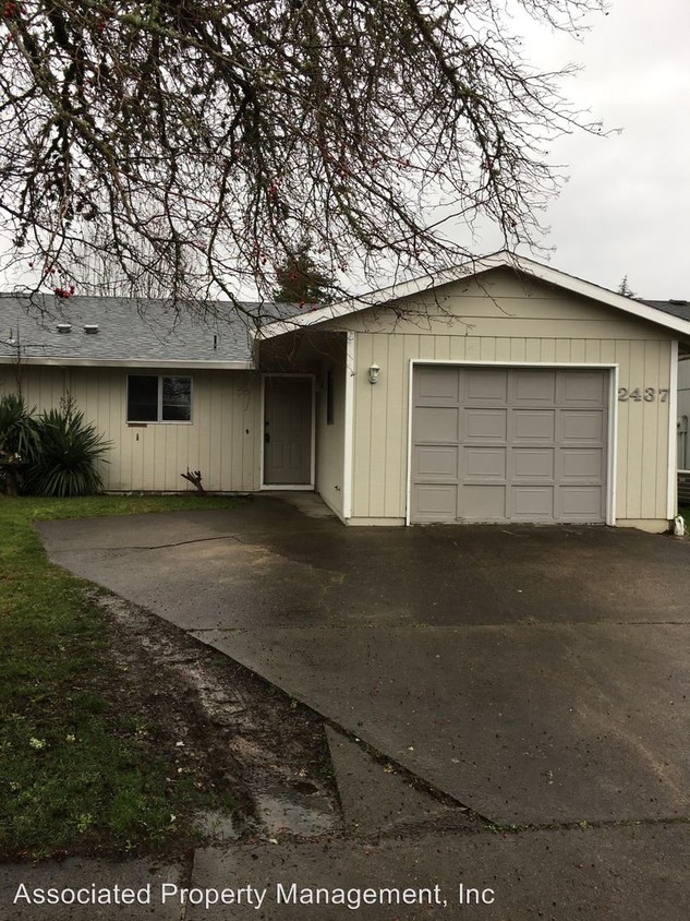 Foto principal - 2 br, 2 bath House - 2437 SE 53rd Ave