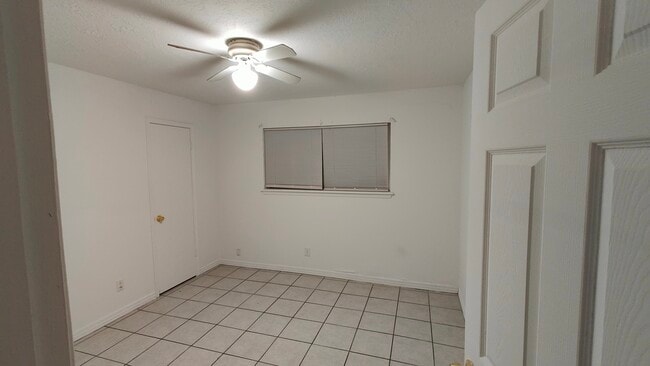 Building Photo - 2203 Smoke Rock Dr