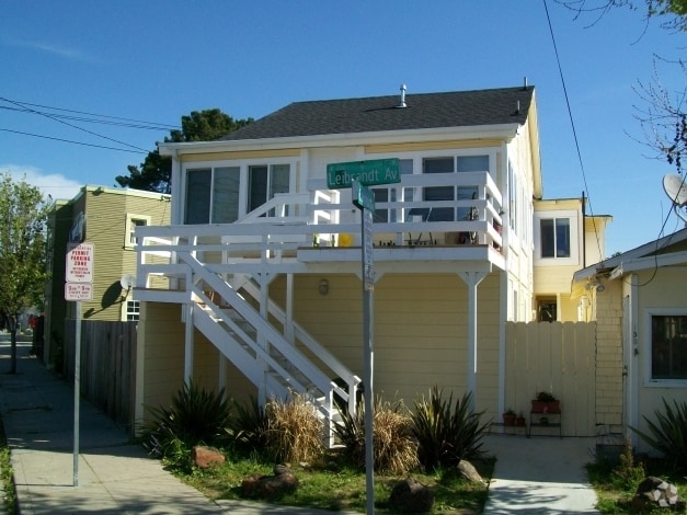 Building Photo - 150-152 C Leibrandt Ave
