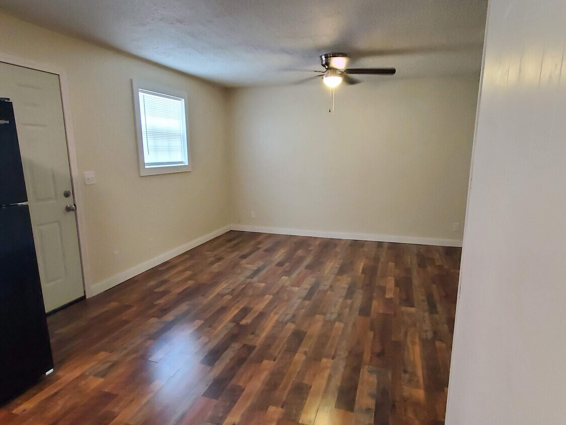 1615 Highway 91 Unit Apartment 3, Elizabethton, TN 37643 Apartments