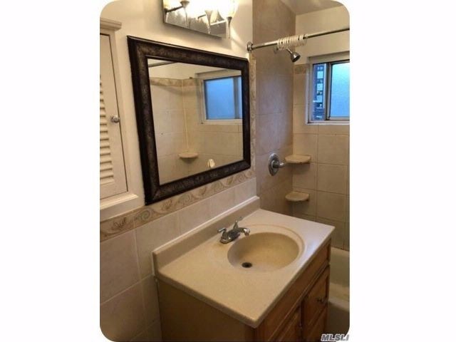 Foto del edificio - 43-38 147th St