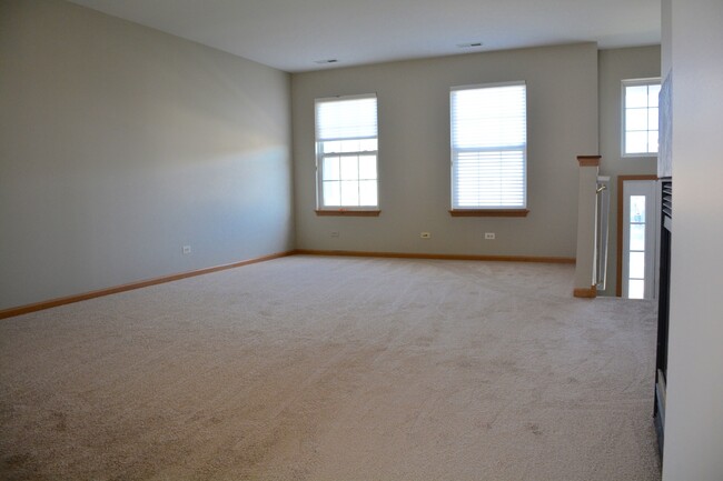 Building Photo - 874 Emerald Dr