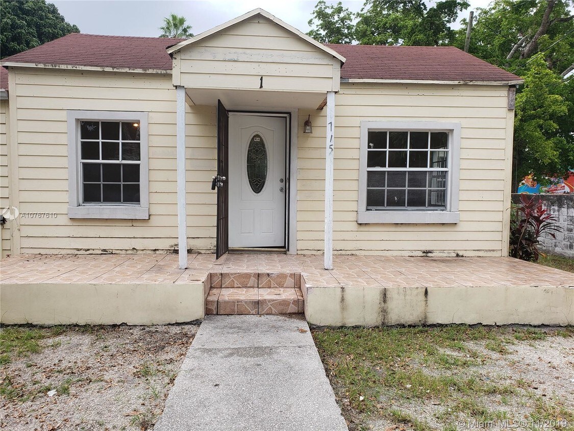 Foto principal - 715 NW 116th Terrace