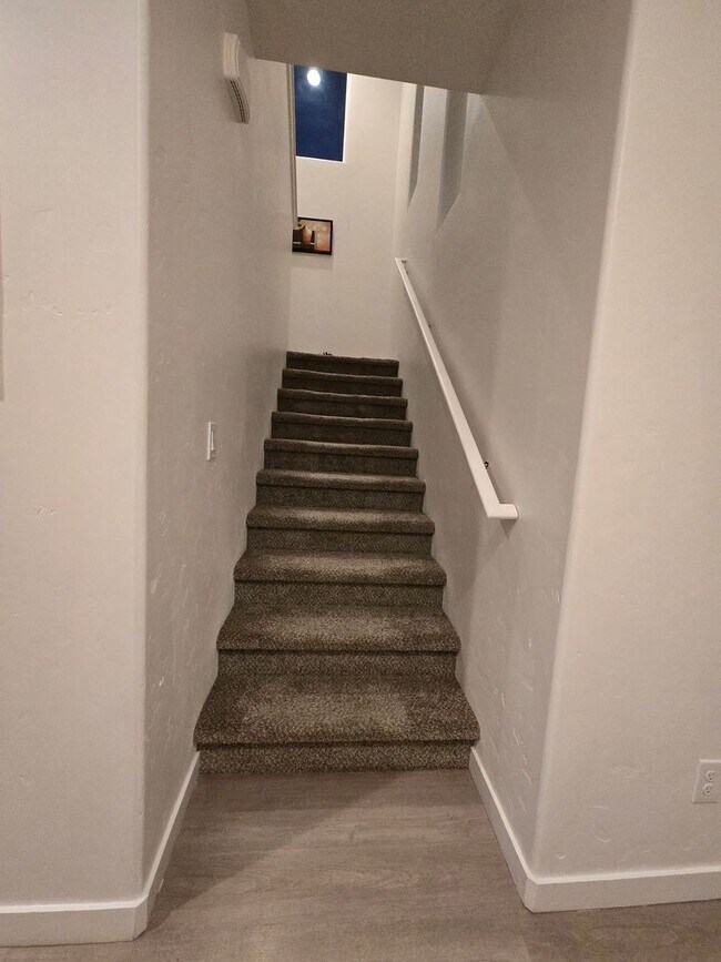 Foto del edificio - 5566 Cherry Ln