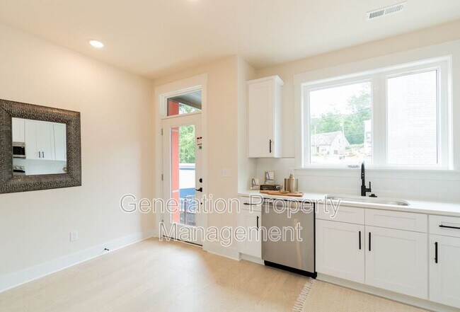 Building Photo - 745 N Market St