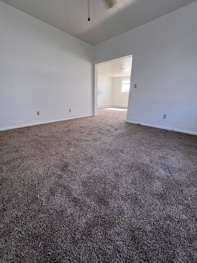 Building Photo - 2 Bed/1 Bath Home in Fallon