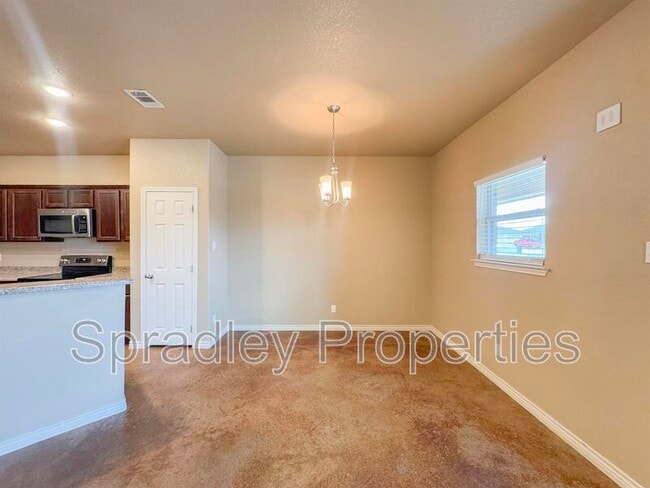 Building Photo - 927 Laila Ln
