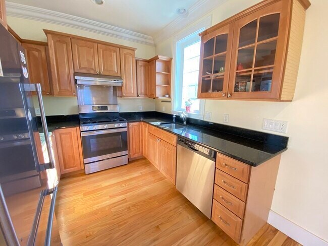 Building Photo - 61 Cedar St