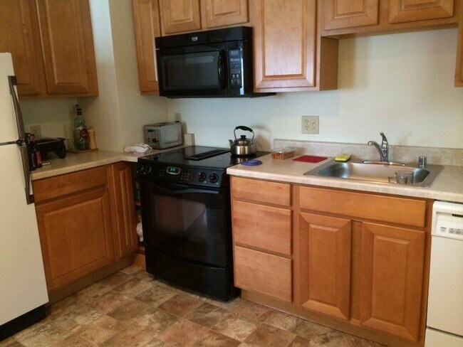 Building Photo - 2 Bedroom, 1 Bath House For Rent in Shorew...