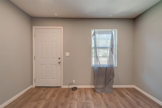 Foto del edificio - 6823 Goforth St