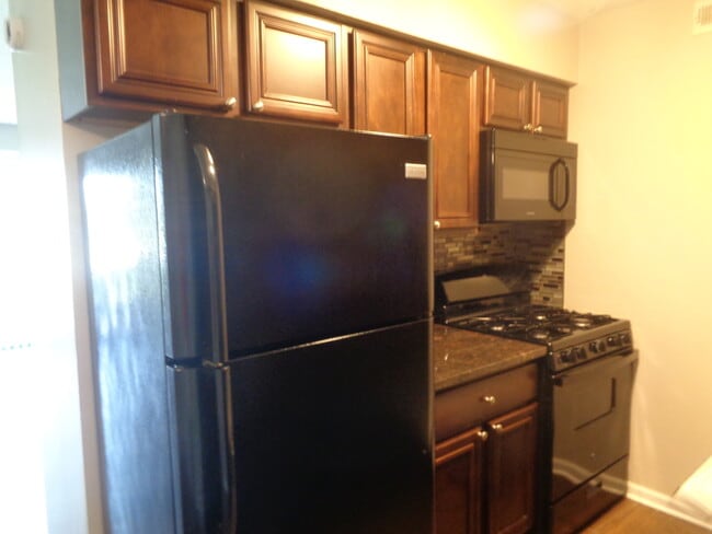Building Photo - 14785 Lake View Dr
