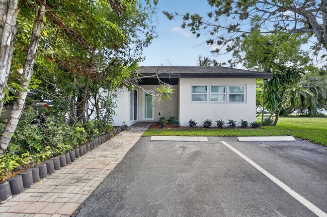 Corner Townehome 3Bed /2Bath - Corner Townehome 3Bed /2Bath