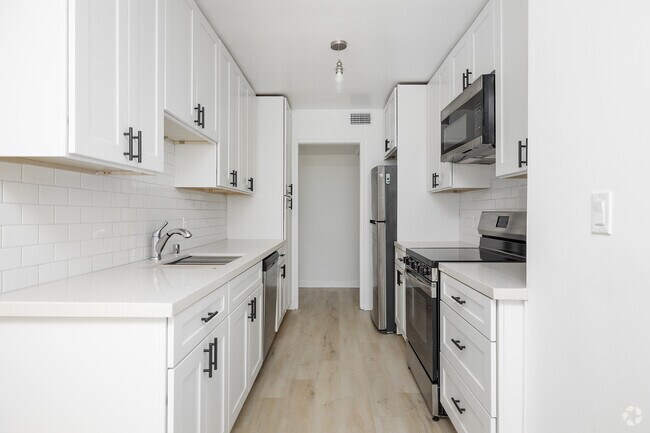 1 habitación, 1 baño - 1100 pies cuadrados - Cocina - 2332 S Bentley Ave