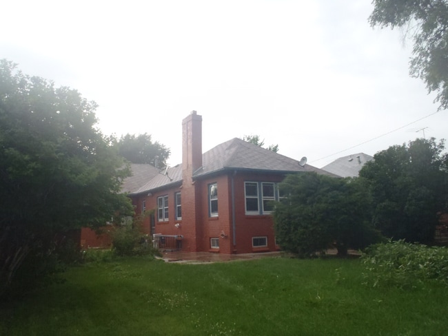 Building Photo - 753 Bellaire St