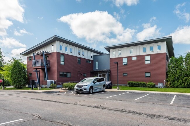 Building Photo - 677 Dennett St