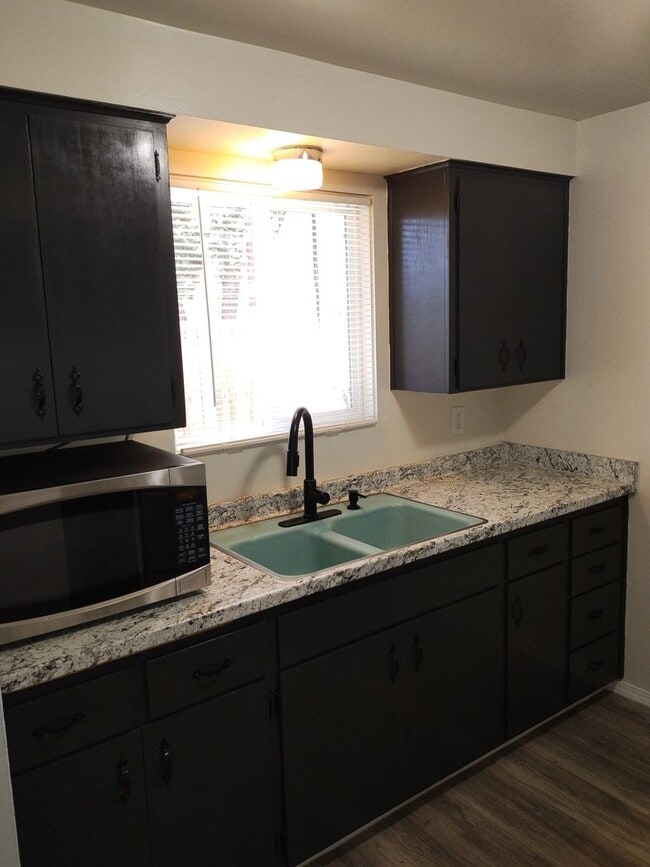 Building Photo - 2 Bedroom Lewiston Orchards Apartment