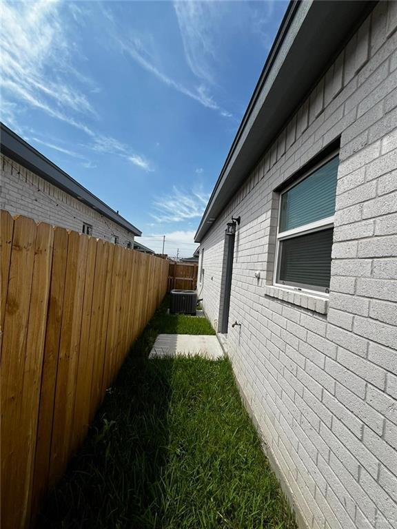 Building Photo - 1635 Playa Dr