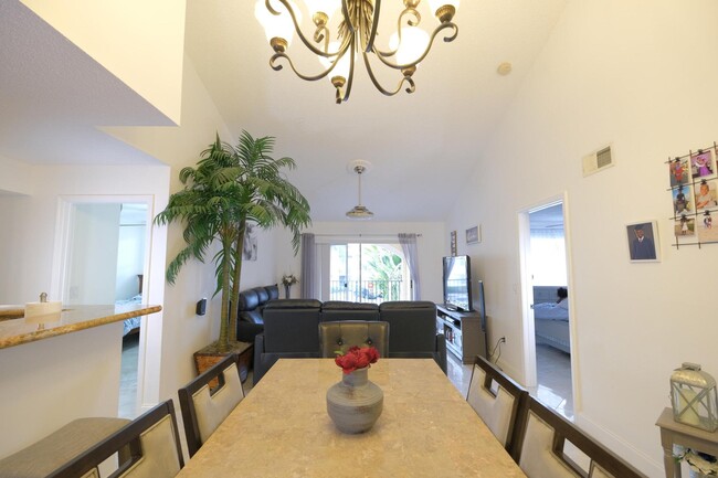 Foto del edificio - 1715 Village Blvd