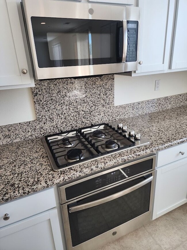 Building Photo - 36300 Golden Poppy Ln