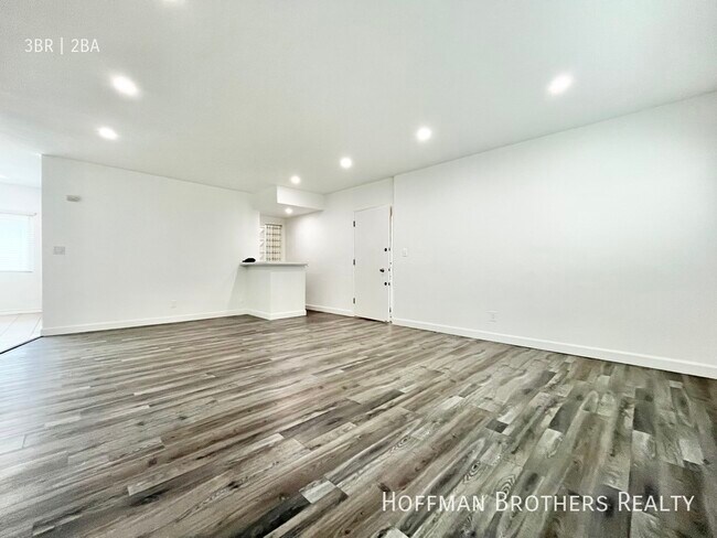 Foto del edificio - 1028 S Sherbourne Dr