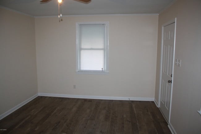 Building Photo - 426 Nelson Dr