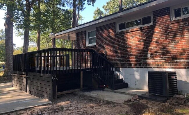 Building Photo - 700 Valley Brook Rd