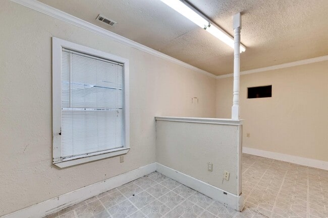 Building Photo - 10307 Rutland Village E