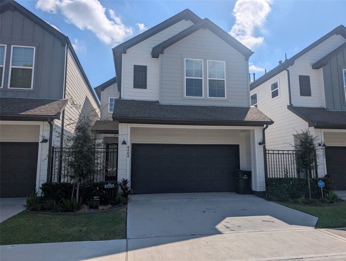 Foto principal - 8404 Curry Rd