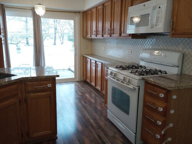 Building Photo - 2370 County Farm Ln
