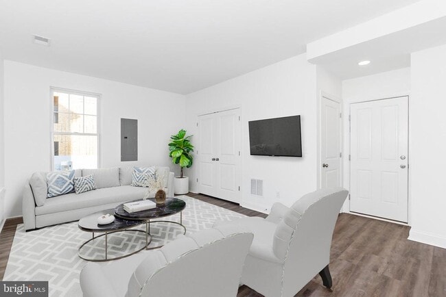 Building Photo - 985 Lorewood Grove Rd