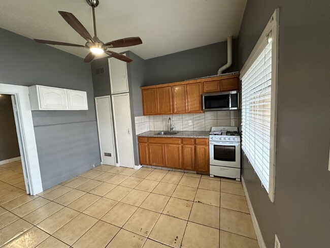Building Photo - Charming 1 Bedroom, 1 Bathroom Home!